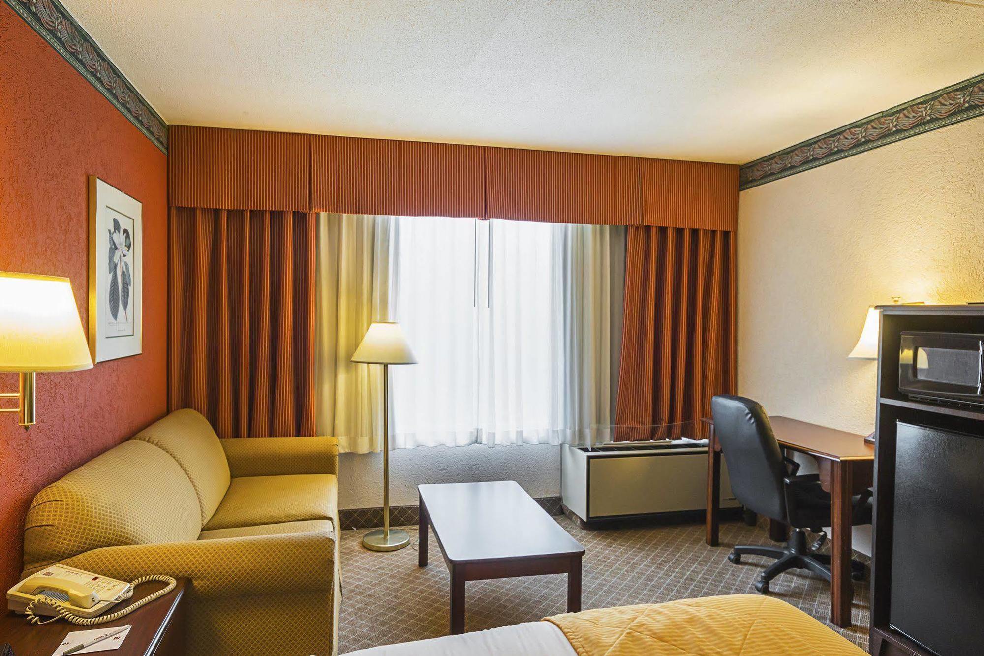 Clarion Inn Fairmont Exteriér fotografie